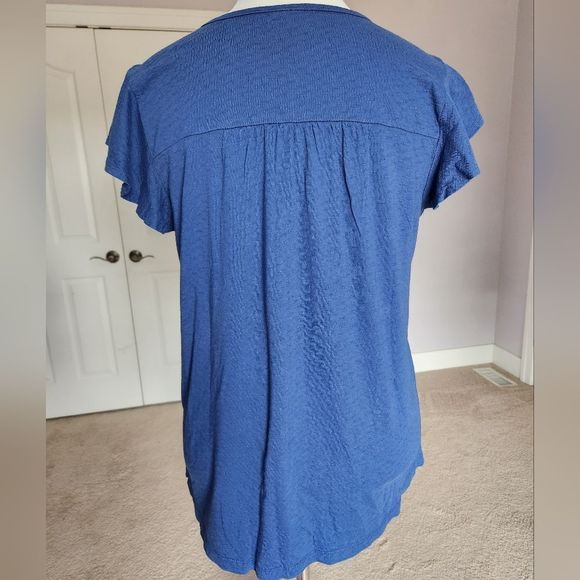 Style & Co flutter sleeve blue textured top. Lightweight blue - Picture 3 of 6
